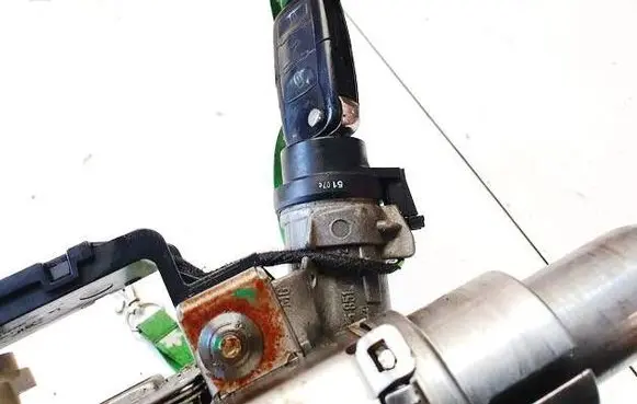 Volkswagen Polo IV 9N3 Ignition lock