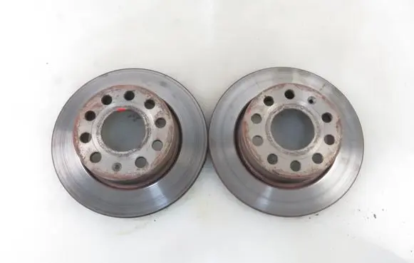 Volkswagen Golf V Rear brake disc 