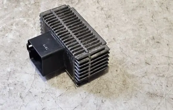 Opel Signum Glow plug pre-heat relay 09132691 51299008
