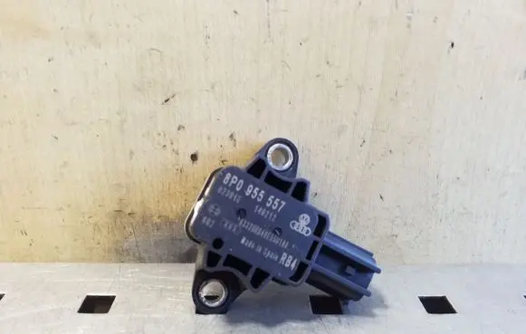 Audi TT TTS Mk2 Airbag deployment crash/impact sensor 8P0955557