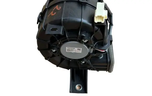 Toyota Yaris Hybrid/electric vehicle battery fan G923052040