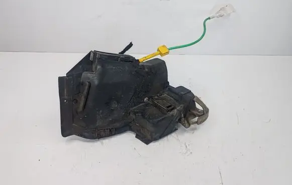 BMW 5 E39 Front door lock 8125672 51228125672