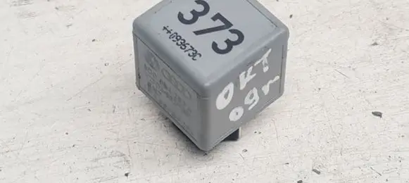 Skoda Octavia Mk2 (1Z) Other relay 8D0951253A V23134B52X301