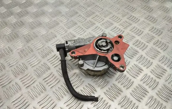 Opel Vivaro Vacuum pump 146502570R