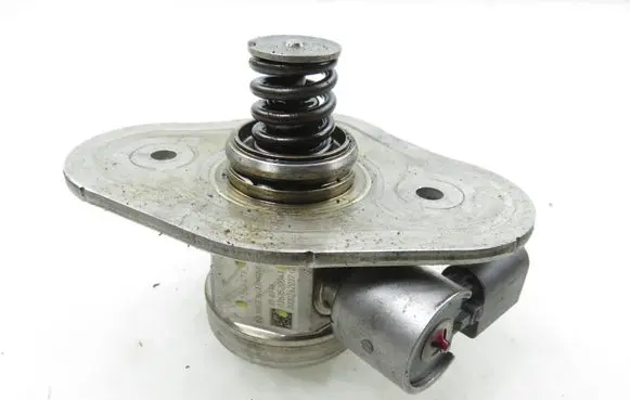 BMW 1 E81 E87 Fuel injection high pressure pump 0261520041 7562473