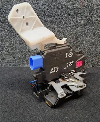 Volkswagen Golf VI Rear door lock 7L0839015D