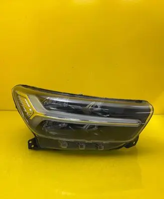 Volvo XC40 Headlight/headlamp 31655636