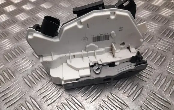Volkswagen Transporter - Caravelle T6 Front door lock 7L1837016F