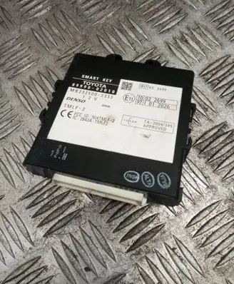 Toyota Auris 150 Door central lock control unit/module 8999002010 MB2325002333