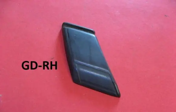 Rear fender molding trim