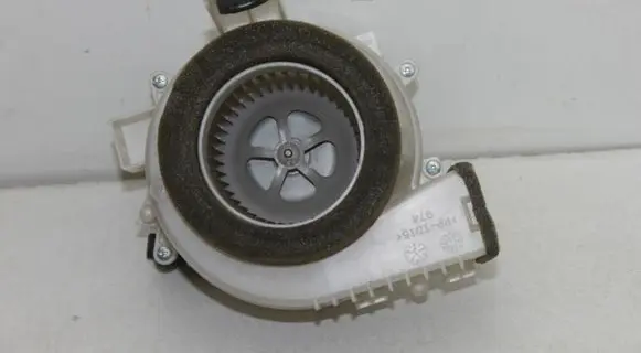 Toyota Prius (XW20) Hybrid/electric vehicle battery fan G923012010