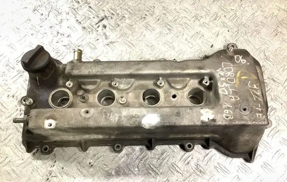Toyota Corolla Verso E121 Rocker cam cover 