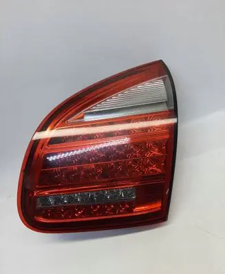 Tailgate rear/tail lights