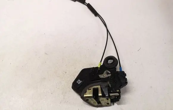 Toyota Avensis T250 Rear door lock