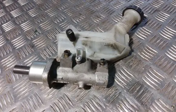 Renault Modus Master brake cylinder 8200129956B 8200129956
