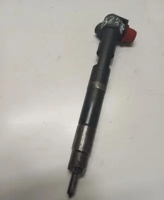 Mercedes-Benz C W205 Fuel injector A6510703287