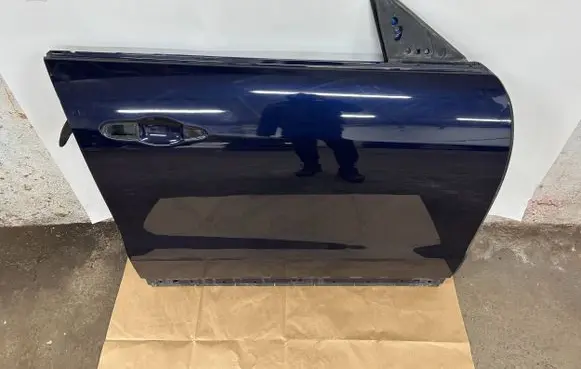 Maserati Levante Front door