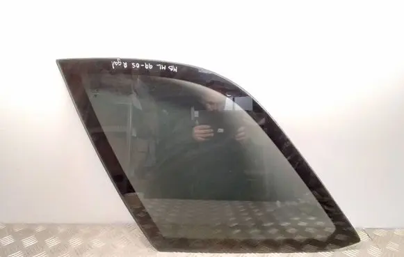 Mercedes-Benz ML W163 Rear side window A1636700312