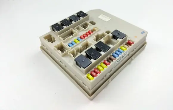 Renault Modus Fuse module 233293G