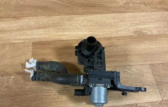 Audi A6 S6 C6 4F Coolant heater control valve 1147412177