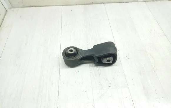 Peugeot 508 Engine mount bracket
