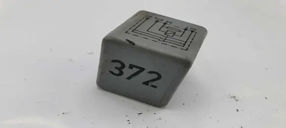 Audi A6 S6 C5 4B Fuel pump relay 4D0951253 899309000