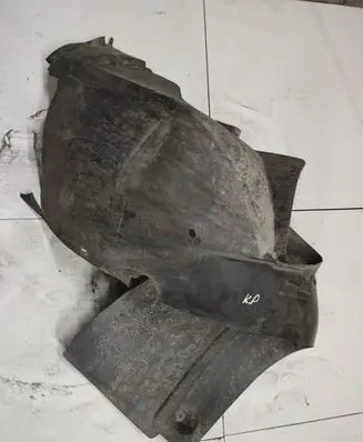 Front wheel arch liner splash guards