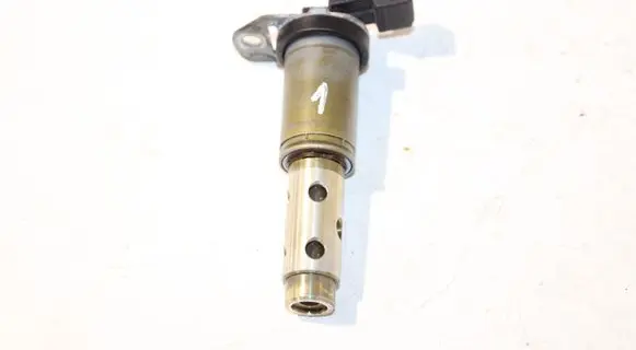 BMW 5 E60 E61 Camshaft vanos timing valve 7516293