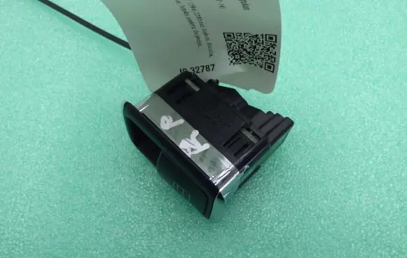 Mercedes-Benz C W204 Electric window control switch A2048700451 03139100