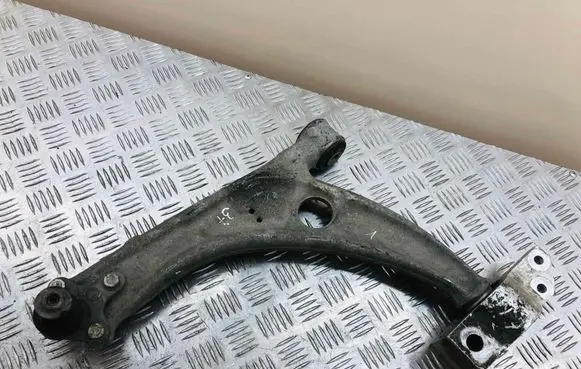 Volkswagen PASSAT B6 Front lower control arm/wishbone
