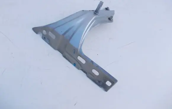 Volkswagen Touran I Fender mounting bracket 1T0821135