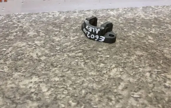 BMW 5 E60 E61 Fuel Injector clamp holder