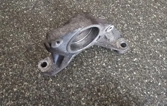 Nissan Leaf I (ZE0) Driveshaft support bearing bracket 
