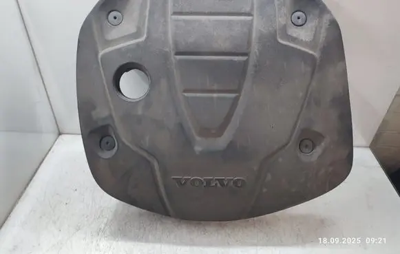 Volvo S90, V90 Engine cover (trim) 31686823