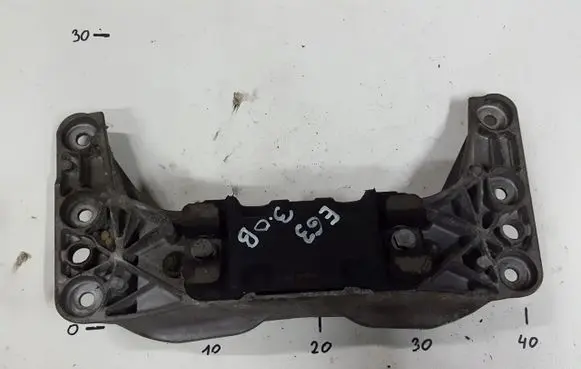 BMW 6 E63 E64 Gearbox mount 6764617