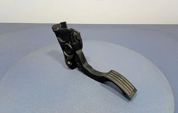 Volvo V40 Accelerator throttle pedal 31280595