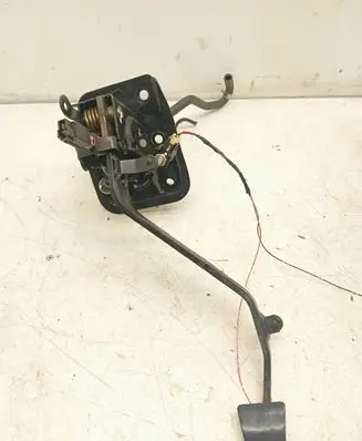 Mitsubishi Lancer VIII Clutch pedal 