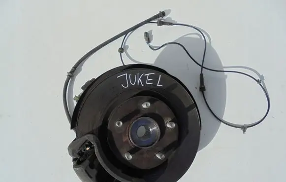 Nissan Juke I F15 Front wheel hub spindle knuckle 40015