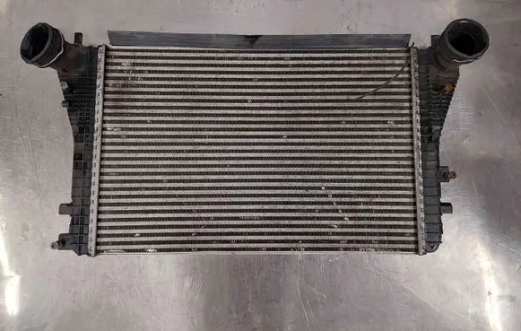 Volkswagen PASSAT B6 Intercooler radiator 1K0145805G