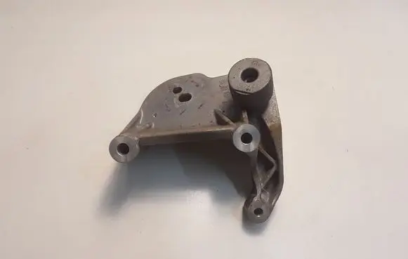 Volvo V40 Gearbox mounting bracket 31359637