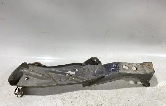 Audi A6 S6 C4 4A Radiator support slam panel bracket 