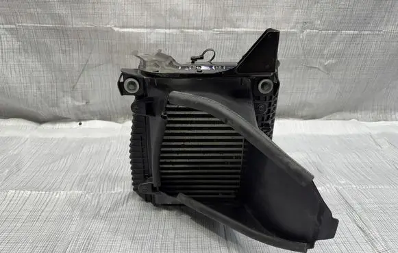 Maserati GranTurismo Intercooler radiator 6701765420