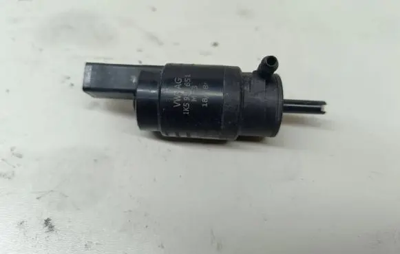 Audi A3 S3 8V Windscreen/windshield washer pump 1K5955651