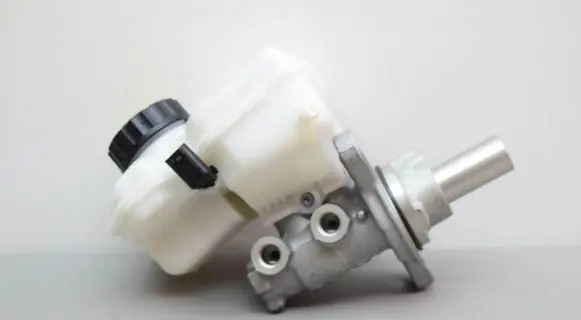 Brake fluid reservoir