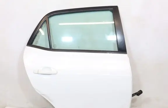 Toyota Auris 150 Rear door