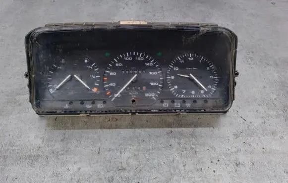 Speedometer (instrument cluster)