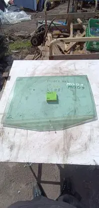 Ford Mondeo Mk III Rear door window glass 1212123