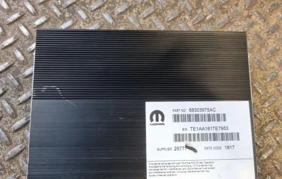 Dodge Charger Sound amplifier 68303975AC