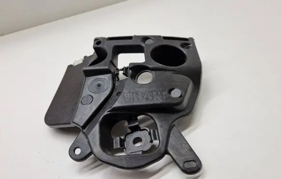 Rear bumper mounting bracket