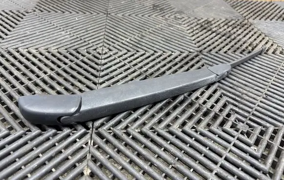 Alfa Romeo Stelvio Rear wiper blade arm